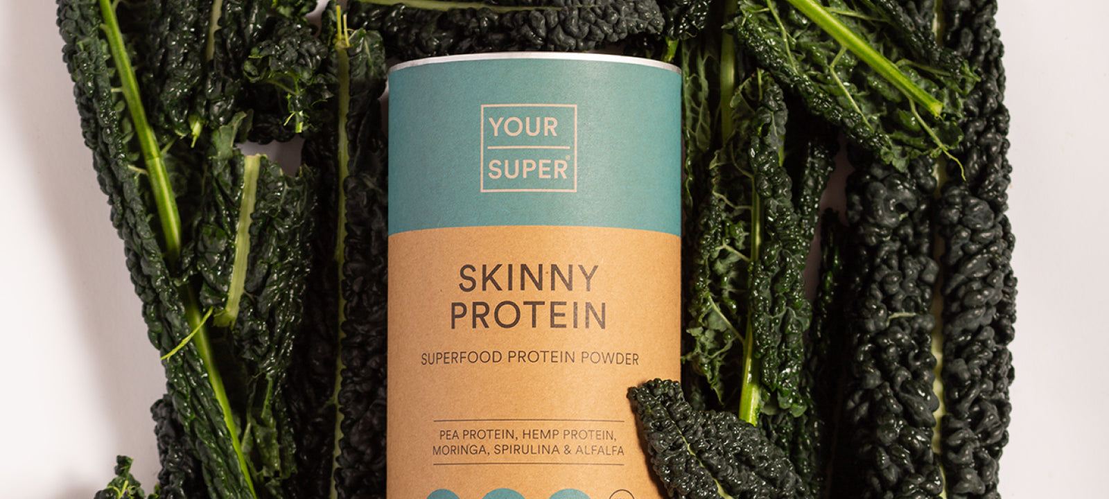 Skinny Protein auf einem Bett aus Gemüse